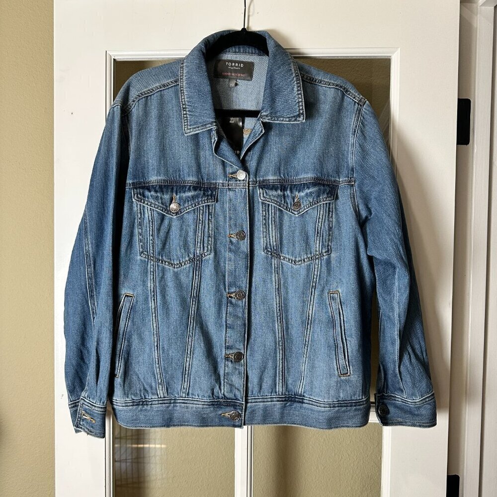 NEW NWT Torrid Julliard Denim Relaxed FIt Trucker Jacket Size 12 / Large - Picture 2 of 9